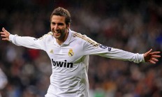 ac米兰官网-双城记，利拉德东决封神，湖人火力压制浙江启示录