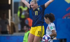 米兰体育入口-包含德国女子足球队豪取胜利，晋级四强的词条