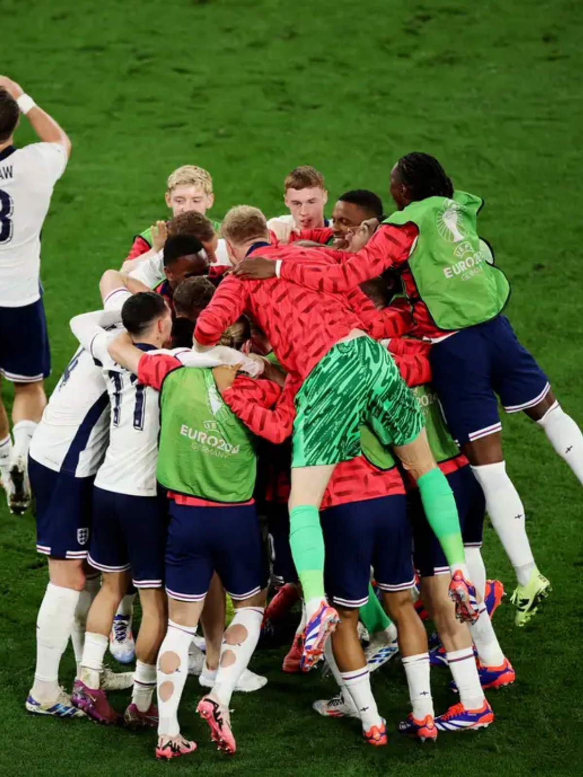 欧洲赛事中队伍之间的激烈对抗引人入胜的简单介绍 欧洲赛事中队伍之间的激烈对抗引人入胜的简单介绍