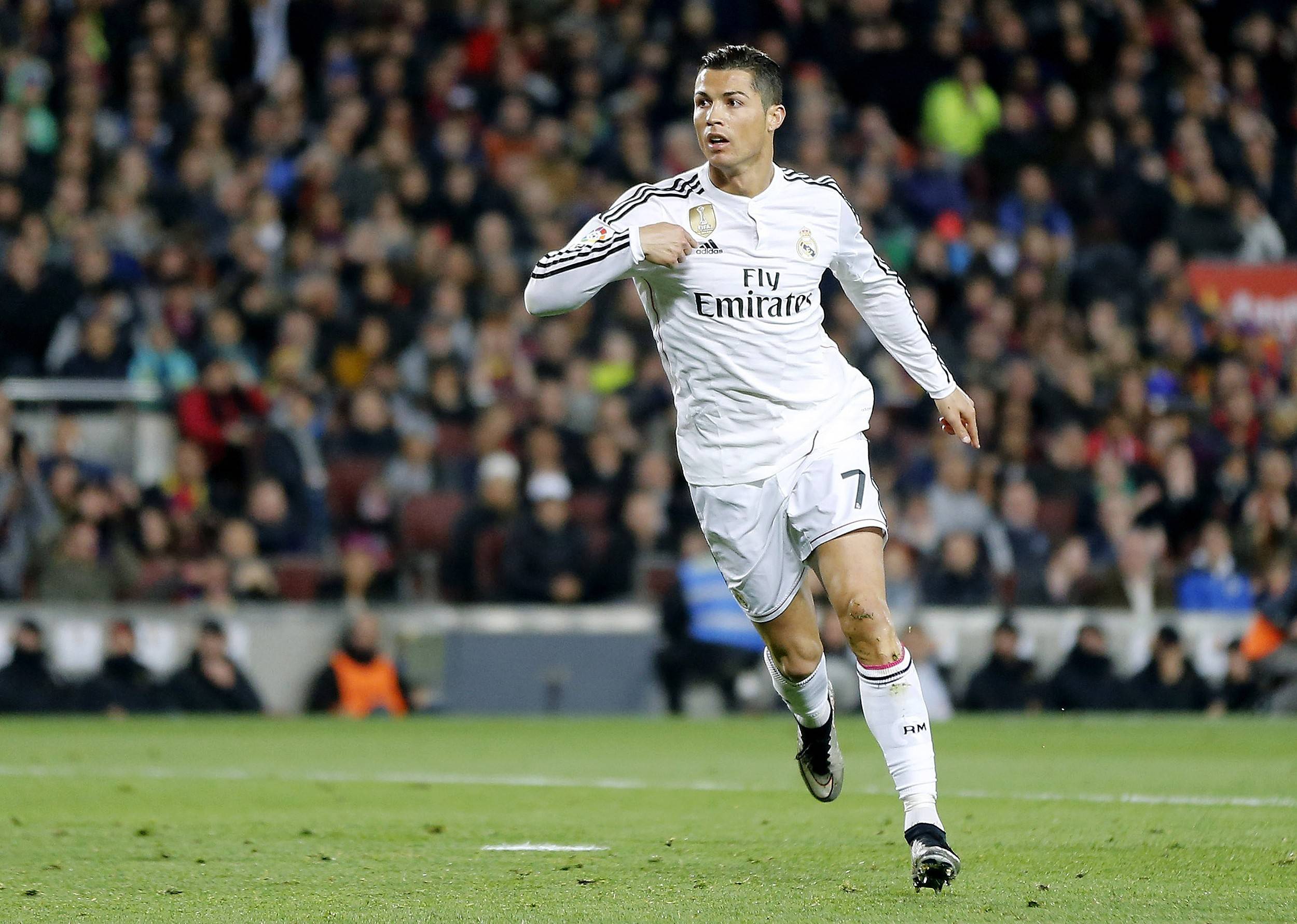 包含巴塞罗那客场不敌皇家马德里，苏亚雷斯进球全队进球的词条