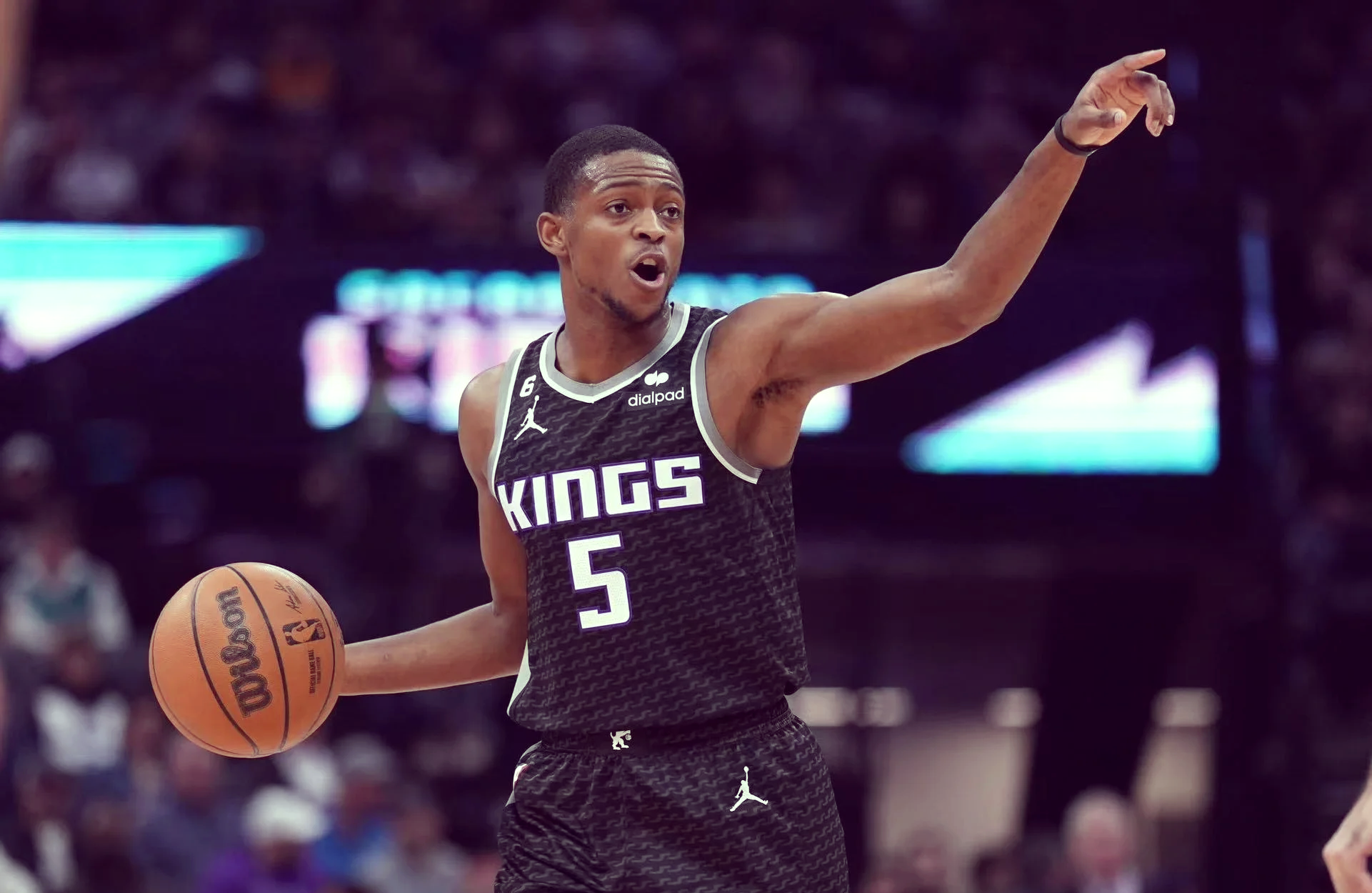 关于鹈鹕队主场击败国王，威廉姆斯全能发挥的信息