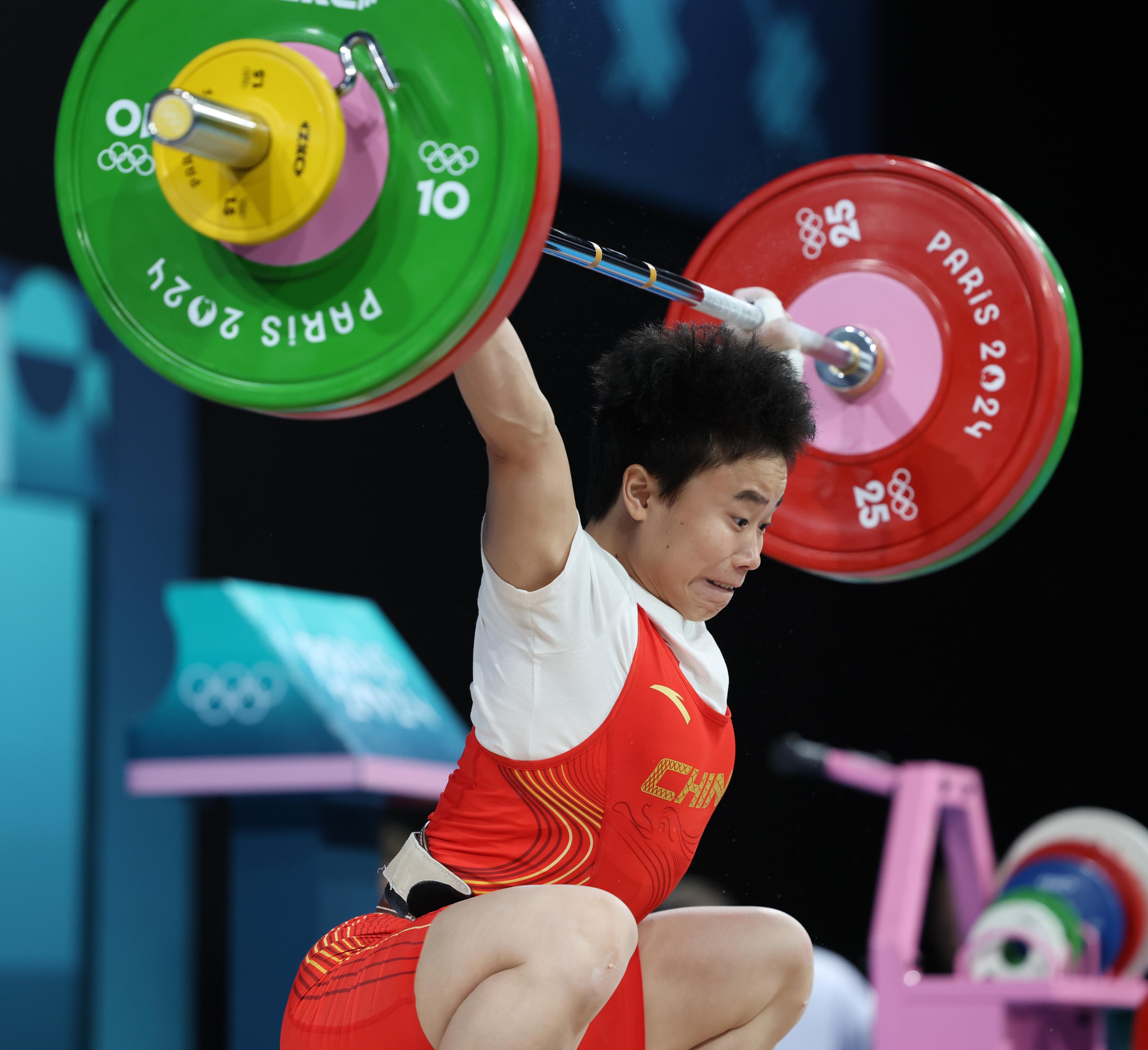 关于意大利举重运动员获得金牌成功的信息