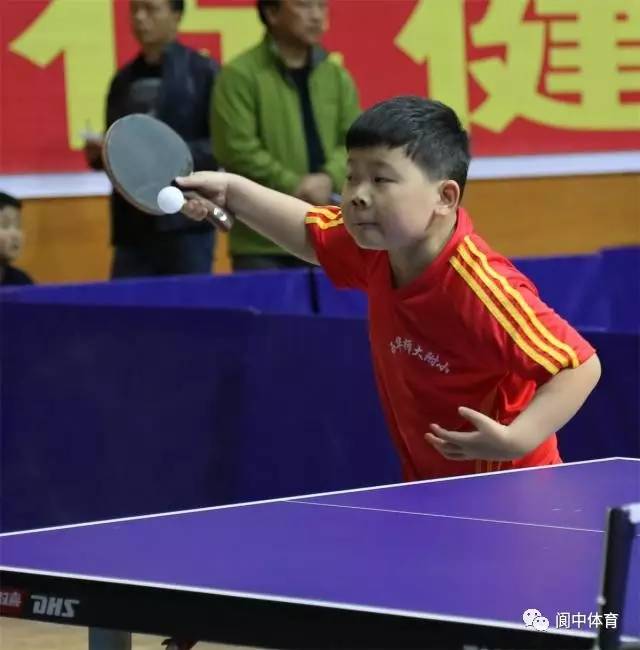 业余高手拼杀，比赛扣人心弦的简单介绍