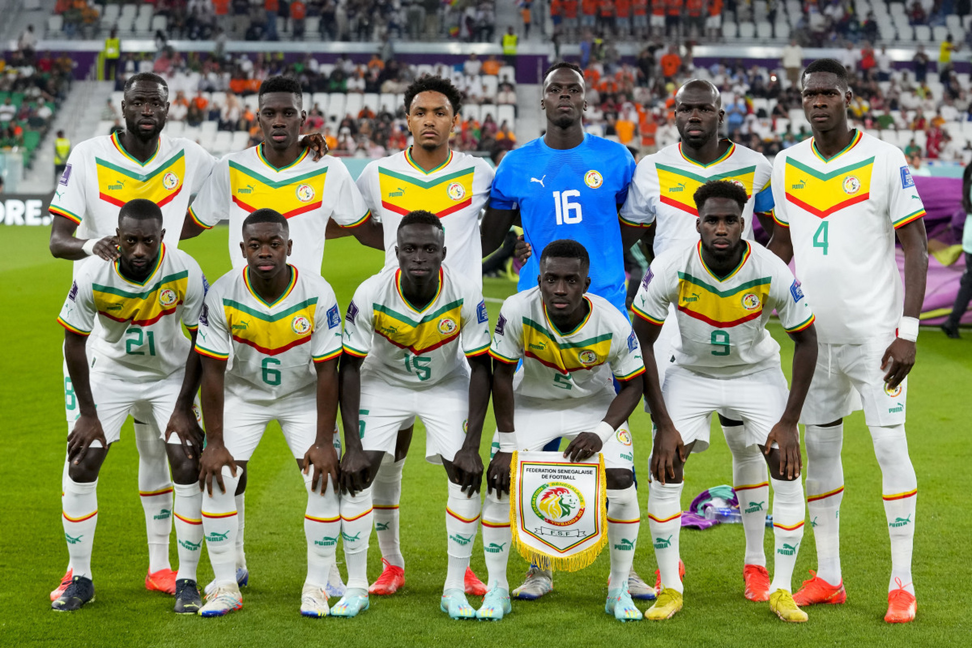 包含北亚球队豪取胜利，晋级淘汰赛的词条