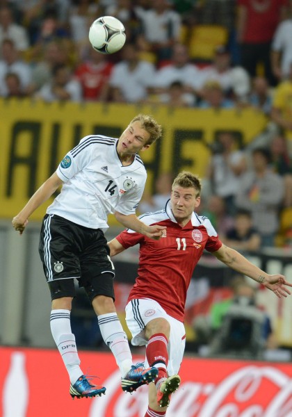 包含德国队完胜丹麦队，辛杜关键制胜的词条