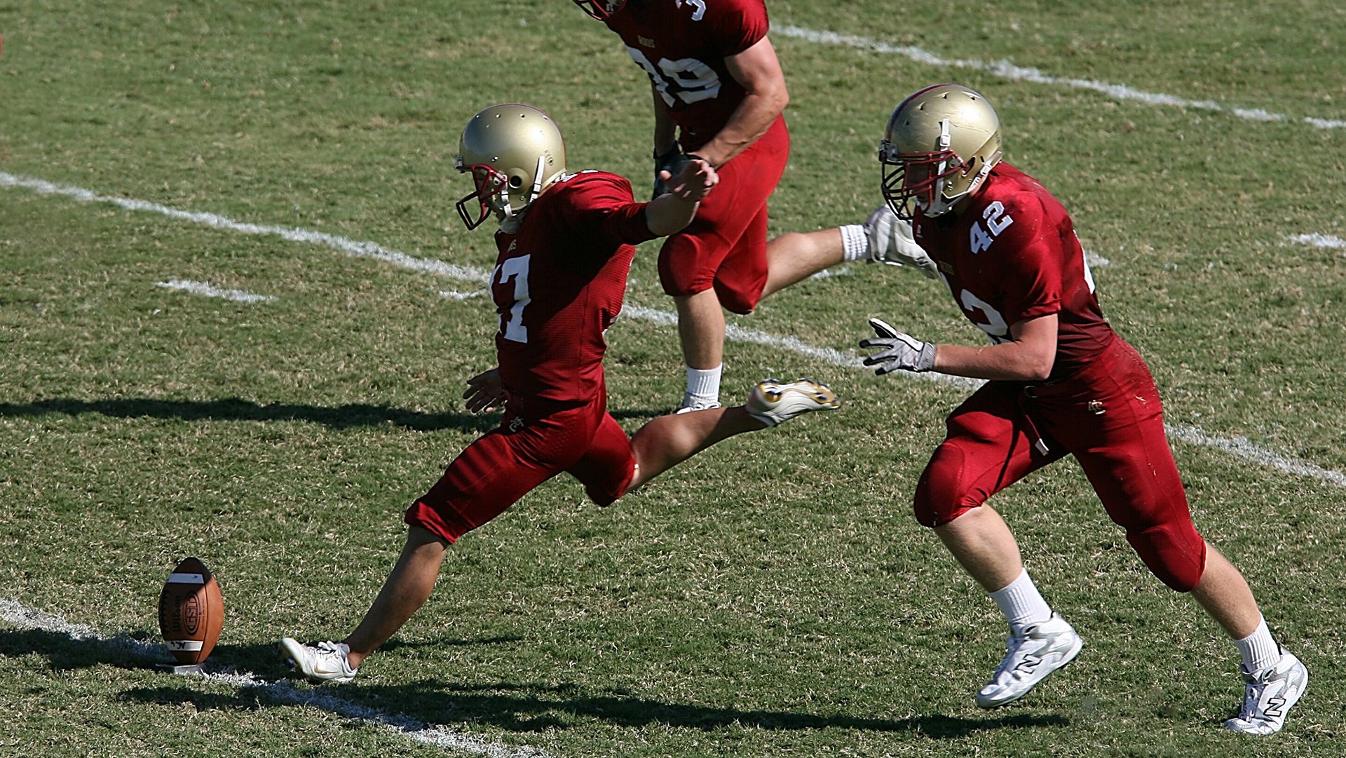 绿茵场上的骑士与独行侠，德甲争冠焦点战中的火力压制哲学