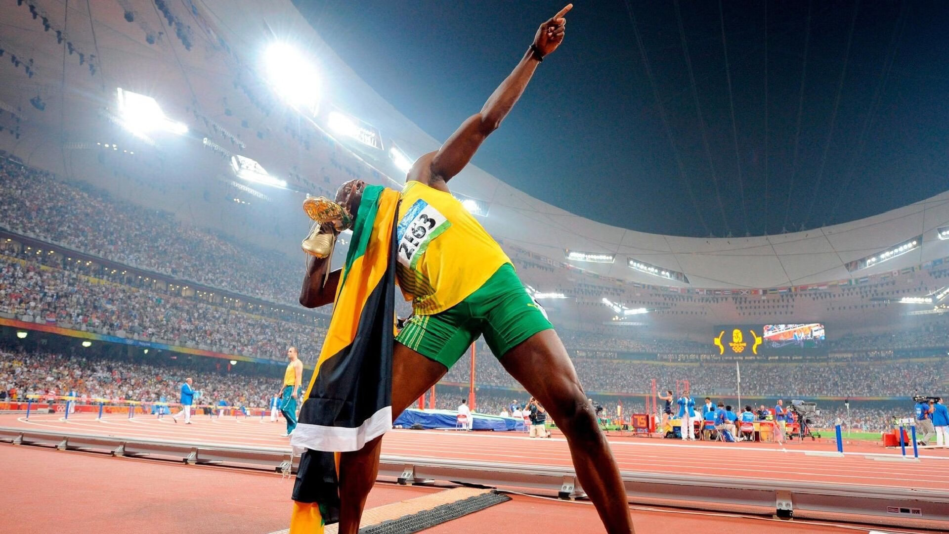 凯尔特人争冠战惊险战胜湖人，乔治关键制胜成历史转折点